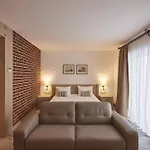 Amstelski 4*