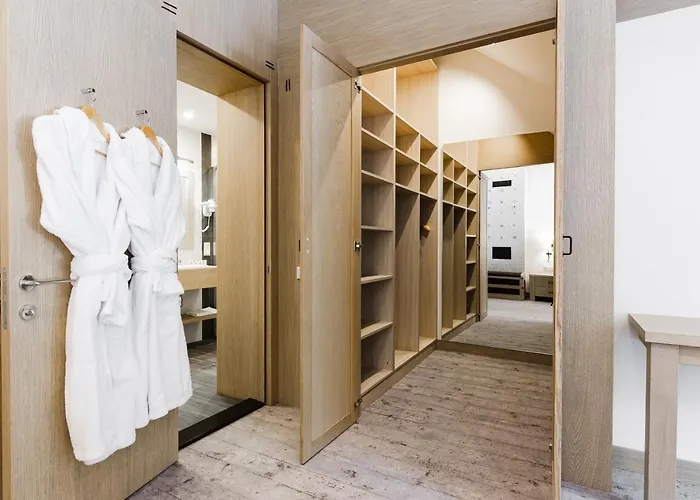 Amstelski 4* 布克维